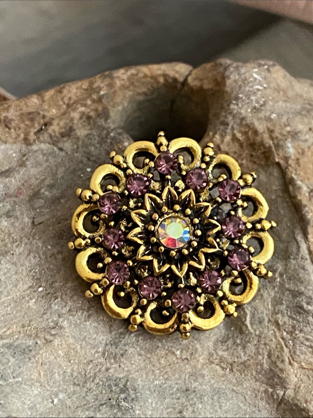 5/$10❤️❤️❤️New Antique Gold Tone Alloy Floral Purple Crystals Mini Broach